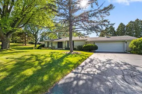 1605 Greenview, Brookfield, WI 53045