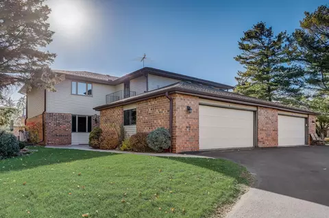 8141 S Forest Hls, Franklin, WI 53132