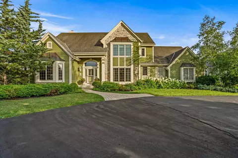 5850 S Timber Rdg, New Berlin, WI 53151