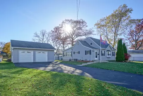 2407 E Whittaker, Saint Francis, WI 53235