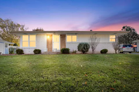 641 W Maplewood, Milwaukee, WI 53221
