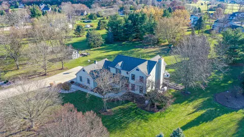 s82w32743 Paradise, Mukwonago, WI 53149