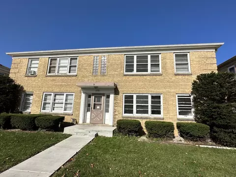 6910 W W Ctr, Milwaukee, WI 53210