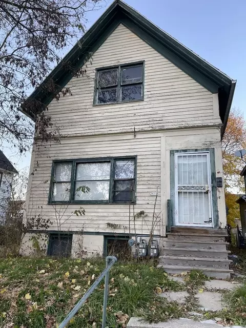 2610 W Juneau #2610A, Milwaukee, WI 53233