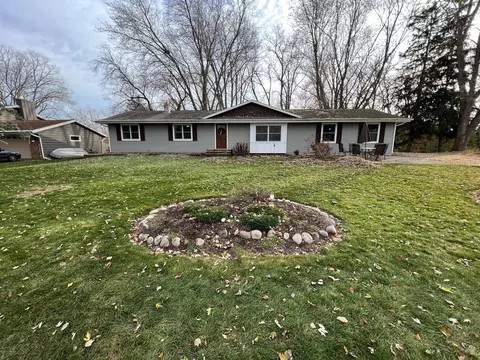701 Fox Knl, Waterford, WI 53185