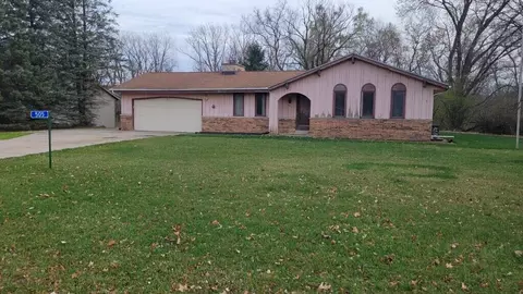 505 Fox Knl, Waterford, WI 53185