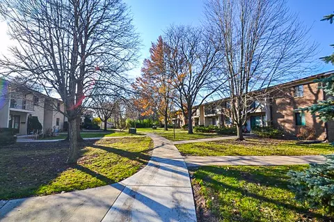1639 S Coachlight #D, New Berlin, WI 53151