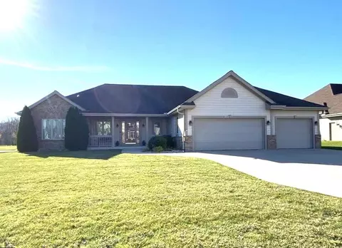 10405 S Willow Crk, Oak Creek, WI 53154
