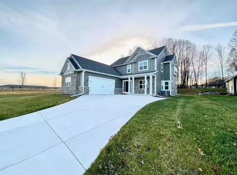 1529 Red Oak, Hartford, WI 53027
