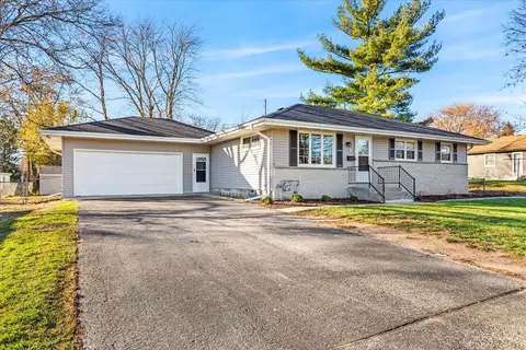 939 Kims, Mukwonago, WI 53149