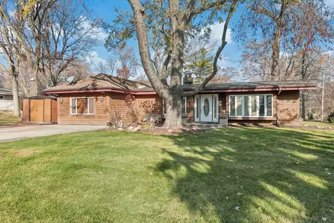 11400 Arrowhead, Hales Corners, WI 53130