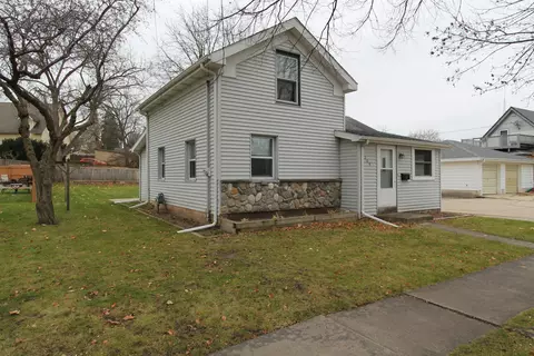209 Johnson, Burlington, WI 53105