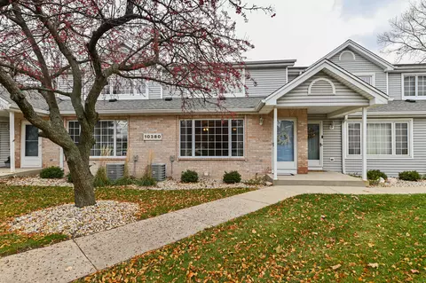 10380 Whitnall Edge #C, Franklin, WI 53132