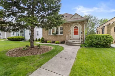 2467 S 79th, West Allis, WI 53219