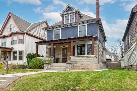 2946 N Stowell, Milwaukee, WI 53211