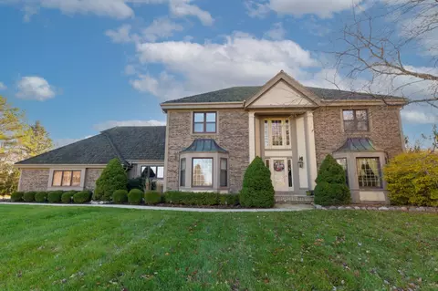 2715 W Country Clb, Mequon, WI 53092