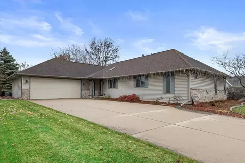 2923 Emslie, Waukesha, WI 53188