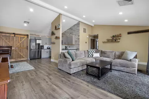2114 Woodburn #H, Waukesha, WI 53188