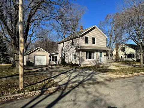 641 N Huron, De Pere, WI 54115
