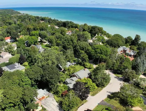 7004 N Belmont, Fox Point, WI 53217