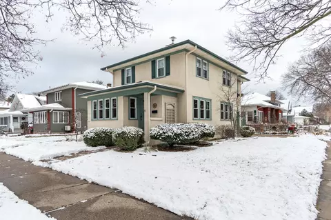 2204 Main, La Crosse, WI 54601