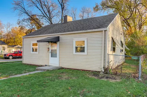 4001 W Fairmount, Milwaukee, WI 53209