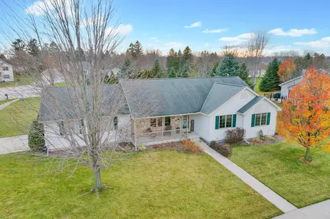 835 Mockingbird, Plymouth, WI 53073