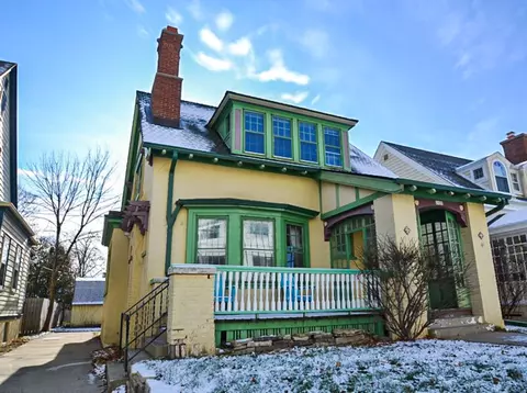 2009 E Kenwood, Milwaukee, WI 53211