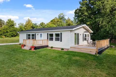 w144 North Street, Cascade, WI 53011