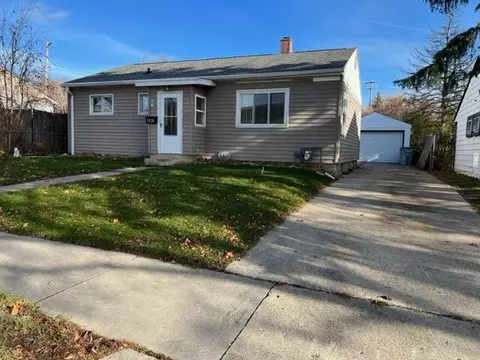 5528 N Strathmore, Milwaukee, WI 53218