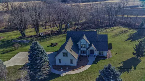 4720 Red Fox, Jackson, WI 53095
