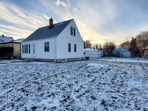 4975 N 20th, Milwaukee, WI 53209