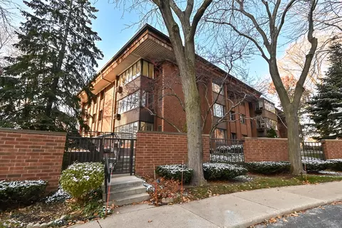 1219 N Jackson #107, Milwaukee, WI 53202