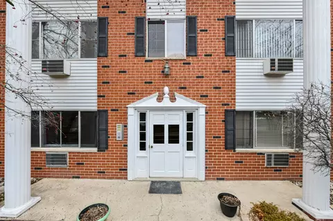 255 Elmwood #105, Lake Geneva, WI 53147