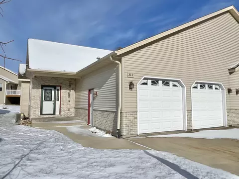 312 Creekside, Watertown, WI 53098