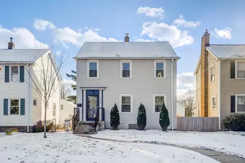 7637 W Hadley, Milwaukee, WI 53222