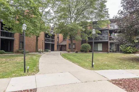 4215 N 100th #341, Milwaukee, WI 53222