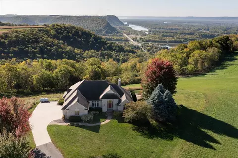s5281 Mound Ridge Road, Genoa, WI 54632