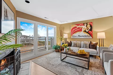 2706 S S Shr #C, Milwaukee, WI 53207