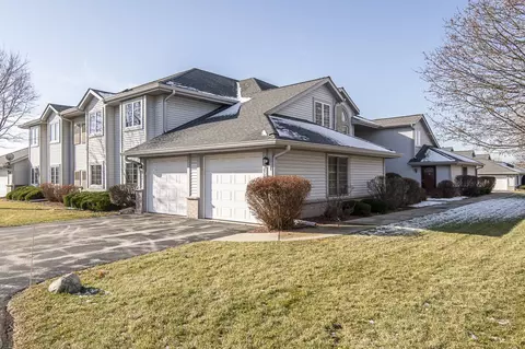 1075 Quinlan #A, Pewaukee, WI 53072