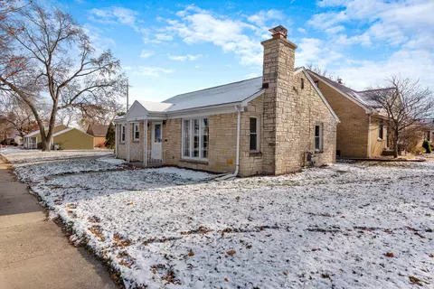3735 W Lakefield, Milwaukee, WI 53215