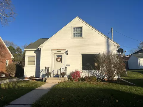 1013 N 11th, Manitowoc, WI 54220