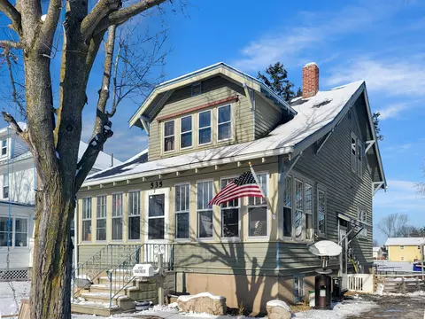 535 E Oak, Juneau, WI 53039