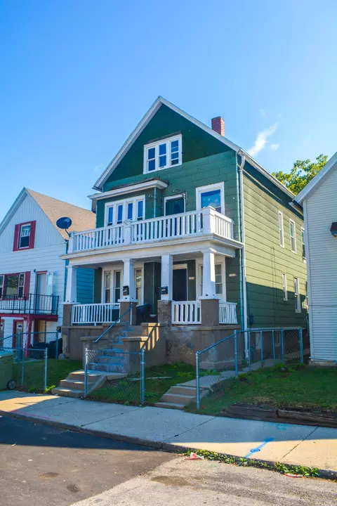 2430 S 5th #2432, Milwaukee, WI 53207