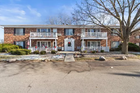 516 Laurel Lk #4, Thiensville, WI 53092