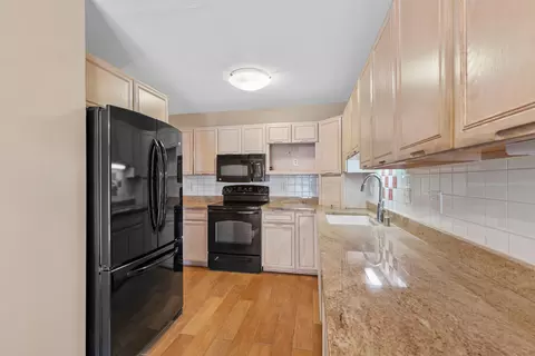 11927 W Appleton #17, Milwaukee, WI 53224