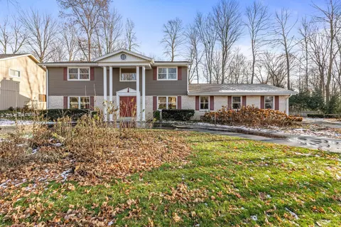 4650 S Delphine, New Berlin, WI 53151