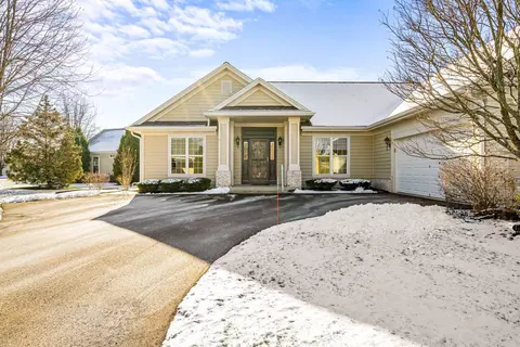 w233n3053 Oakmont #A, Pewaukee, WI 53072