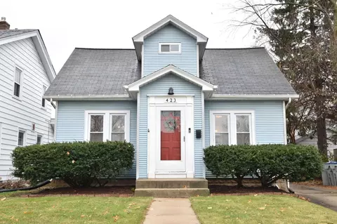 423 E Van Beck, Milwaukee, WI 53207