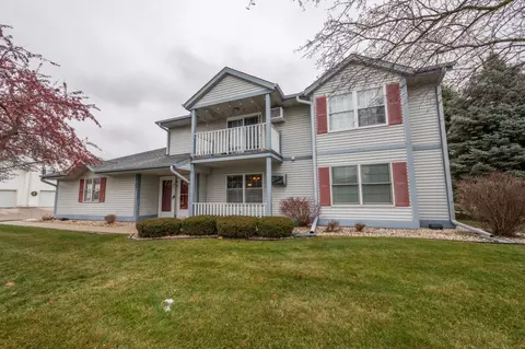 805 Canterberry #B, West Bend, WI 53090